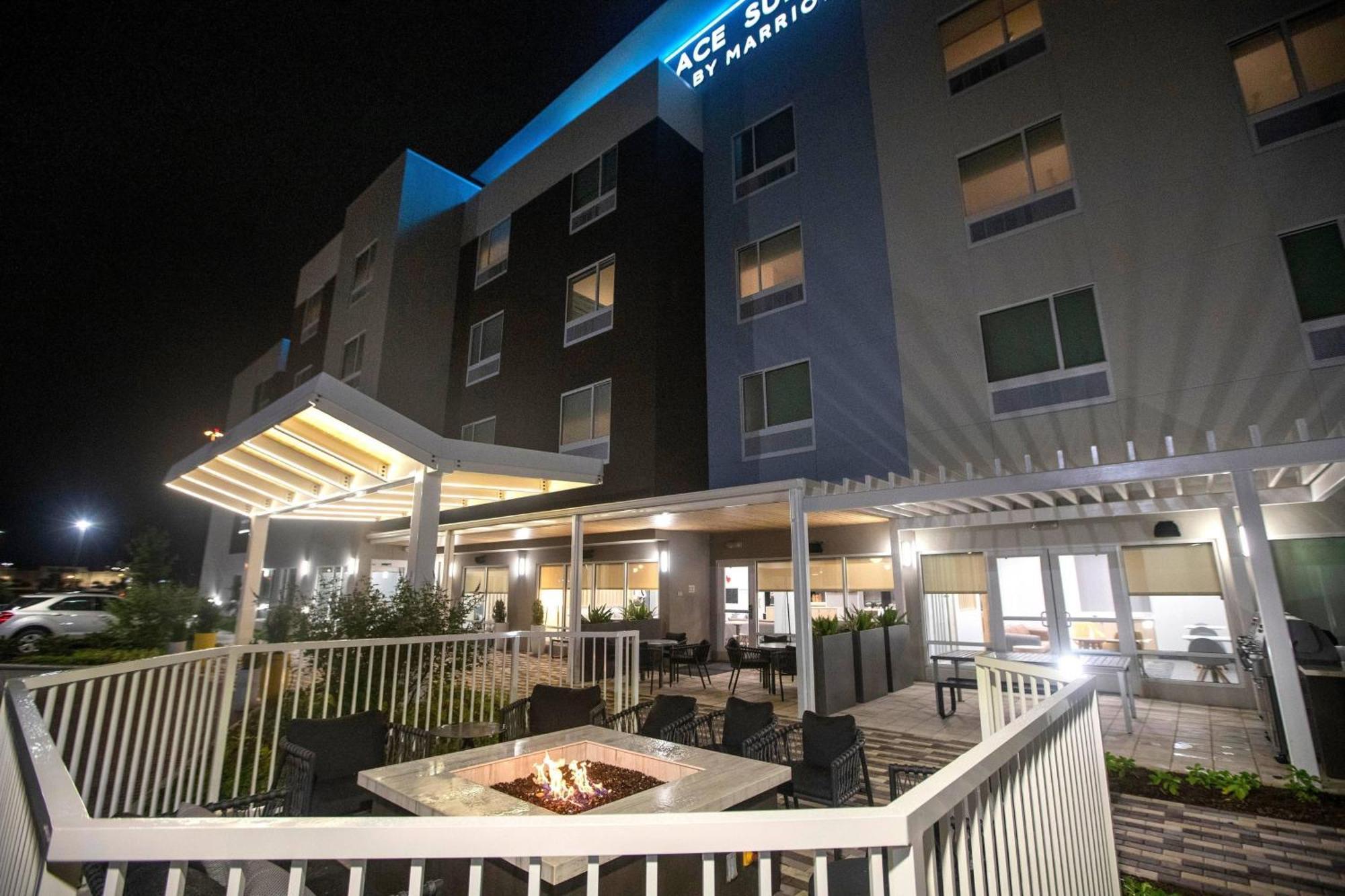 Towneplace Suites By Marriott Conroe Zewnętrze zdjęcie